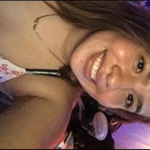 Meet your Posher, Alexis